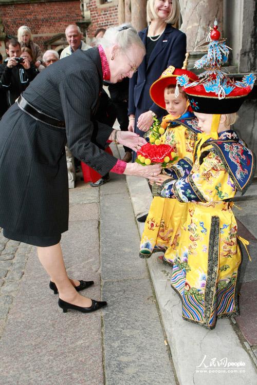 丹麦女王玛格丽特二世出席北京恭王府展览〔图