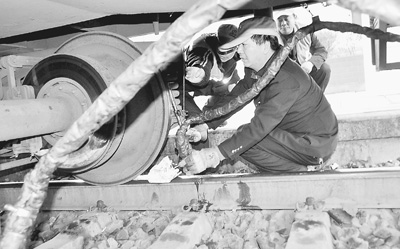 列车平稳运行的润滑剂_党建_共产党员网