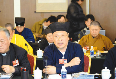 贾庆林向政协会议作工作报告〔摘要〕_党建_