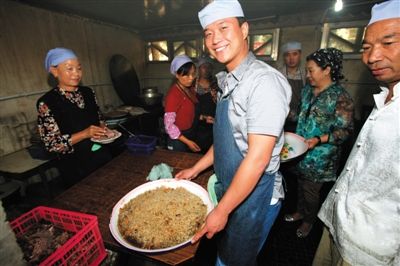 宁夏穆斯林欢度开斋节李建华刘慧等看望慰问穆