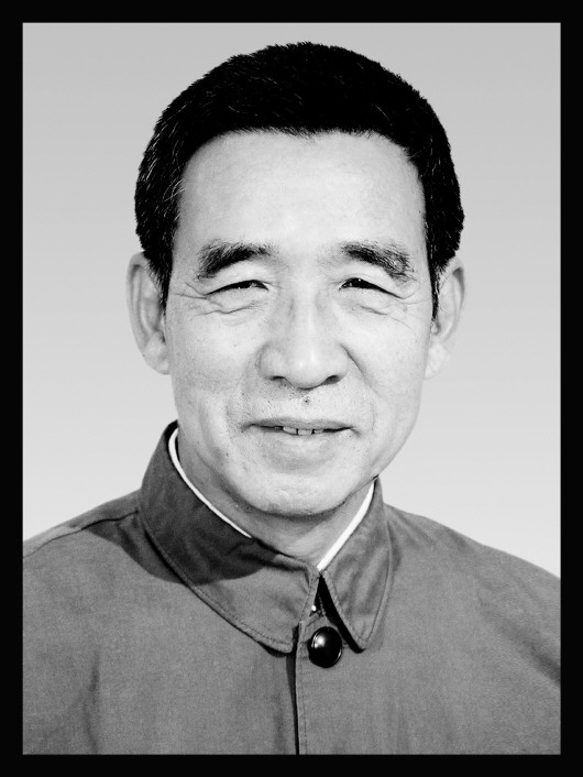 党建 滚动新闻    李晔同志1928年2月出生于河南省镇平县枣园镇枣园村