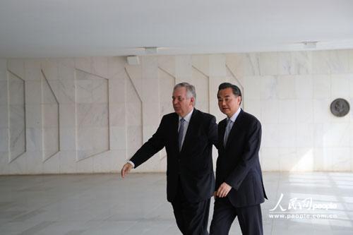 王毅:建立中拉论坛顺应当今世界多极化趋势和