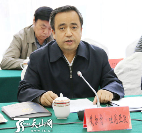 全国政协调研组就加强农村宗教事务管理来新疆