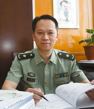 三种身份诠释军医本色