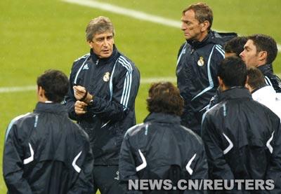 Les&nbsp;joueurs&nbsp;de&nbsp;l'équipe&nbsp;Real&nbsp;Madrid&nbsp;préparent&nbsp;pour&nbsp;le&nbsp;match&nbsp;de&nbsp;la&nbsp;quatrième&nbsp;journée&nbsp;de&nbsp;la&nbsp;Ligue&nbsp;des&nbsp;Champions&nbsp;qui&nbsp;se&nbsp;tiendra&nbsp;mardi&nbsp;soir.