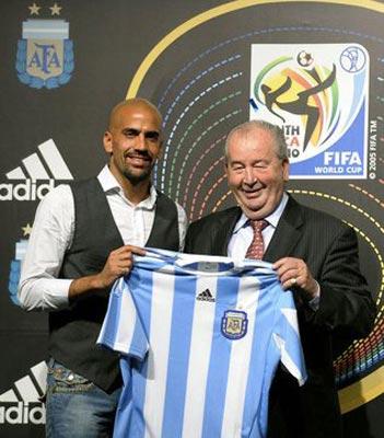 L'Argentine&nbsp;révèle&nbsp;sa&nbsp;tenue&nbsp;pour&nbsp;la&nbsp;Coupe&nbsp;du&nbsp;monde&nbsp;2010&nbsp;