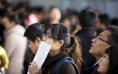 Graduados universitarios chinos sufren discriminación cuando buscan trabajo