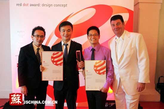 Gong Huachao, a junior from Nanjing University of Science and Technology won a top design award at the prestigious 2011 Red Dot Design Awards in Germany. His design was crowned the "best of the best."