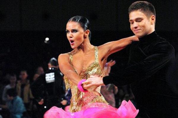 Shemale On Sybian Best Latin Dancer