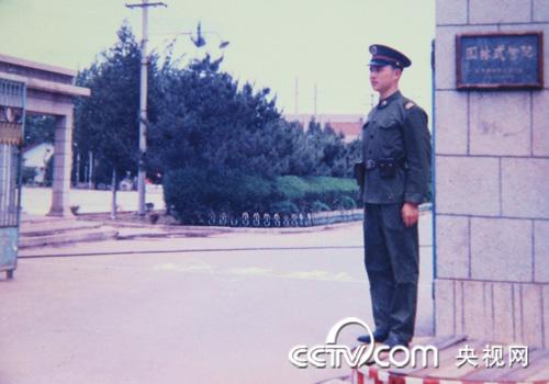 首次披露:央视新闻主播赵普军装照新闻军事台