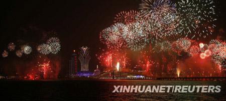 Fireworks explode during celebrations of the 10th anniversary of Macao's return to the motherland in Macao SAR of south China on Dec. 20, 2009.(Xinhua/Reuters Photo)