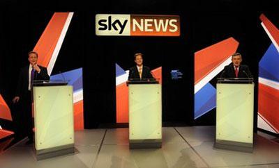 Labour's Prime Minister Gordon Brown, right, Conservative leader David Cameron, left, and Liberal Democrat Party leader Nick Clegg, centre, take part in Britain's second televised election debate in Bristol, England, Thursday, April 22, 2010. (AP Photo / Stefan Rousseau, Pool)