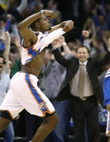 durant beats buzzer, thunder beat mavs 104-10