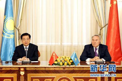 Chinese&nbsp;President&nbsp;Hu&nbsp;Jintao&nbsp;has&nbsp;arrived&nbsp;in&nbsp;Kazakhstan&nbsp;and&nbsp;met&nbsp;his&nbsp;Kazakh&nbsp;counterpart&nbsp;Nursultan&nbsp;Nazarbayev&nbsp;in&nbsp;the&nbsp;capital&nbsp;city&nbsp;Astana.&nbsp;The&nbsp;two&nbsp;leaders&nbsp;held&nbsp;talks&nbsp;to&nbsp;enhance&nbsp;the&nbsp;development&nbsp;of&nbsp;the&nbsp;strategic&nbsp;partnership&nbsp;between&nbsp;the&nbsp;two&nbsp;countries.&nbsp;