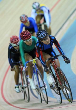 The Jiangsu team grabbed a gold medal in the women's track cycling competition. Tang Kerong beat the defending champion by a single point for the win.