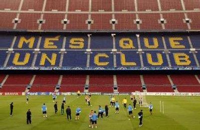 Inter&nbsp;Milan's&nbsp;players&nbsp;attend&nbsp;a&nbsp;training&nbsp;session&nbsp;at&nbsp;the&nbsp;Nou&nbsp;Camp&nbsp;stadium&nbsp;in&nbsp;Barcelona&nbsp;November&nbsp;23,&nbsp;2009.&nbsp;Inter&nbsp;Milan&nbsp;will&nbsp;face&nbsp;Barcelona&nbsp;in&nbsp;a&nbsp;Champions&nbsp;League&nbsp;soccer&nbsp;match&nbsp;on&nbsp;Tuesday.REUTERS/Giampiero&nbsp;Sposito&nbsp;(SPAIN&nbsp;SPORT&nbsp;SOCCER)