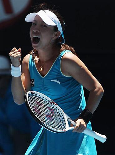 Zheng Jie of China reacts during her match against Russia's Maria Kirilenko at the Australian Open tennis tournament in Melbourne, Australia, on Tuesday January 26, 2010. [Photo: sports.sina.com.cn]