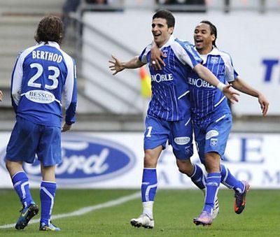 Auxerre's Romanian forward Daniel Niculae (C) celebrates with teammates French forward Roy Contout (R) and French defender Jeremy Berthod (L) after scoring against Nancy during the French L1 football match Nancy-Auxerre at Marcel-Picot Stadium in Tomblaine. Auxerre won 1-0. (AFP/Jean-Christophe Verhaegen)