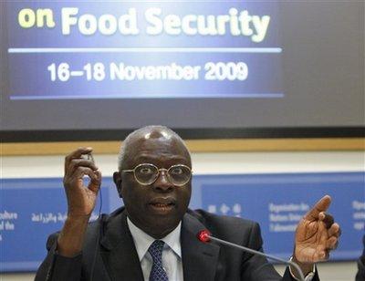 Jacques&nbsp;Diouf,&nbsp;Director&nbsp;General&nbsp;of&nbsp;FAO,&nbsp;the&nbsp;U.N.&nbsp;Food&nbsp;and&nbsp;Agriculture&nbsp;Organization,&nbsp;gestures&nbsp;during&nbsp;a&nbsp;press&nbsp;conference&nbsp;to&nbsp;present&nbsp;the&nbsp;upcoming&nbsp;U.N.&nbsp;agency's&nbsp;World&nbsp;Food&nbsp;Summit&nbsp;on&nbsp;Food&nbsp;Security,&nbsp;in&nbsp;Rome,&nbsp;Wednesday&nbsp;Nov.&nbsp;11,&nbsp;2009.(AP&nbsp;Photo/Alessandra&nbsp;Tarantino)