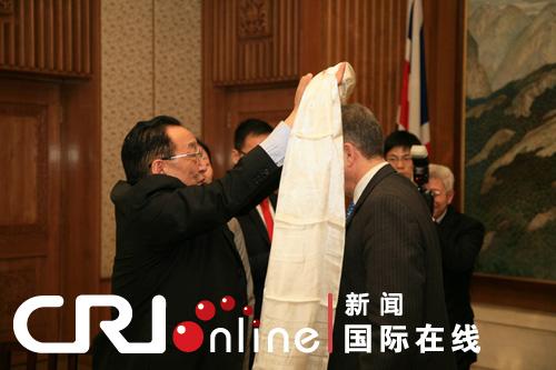 A&nbsp;Tibetan&nbsp;delegation&nbsp;has&nbsp;met&nbsp;with&nbsp;representatives&nbsp;of&nbsp;the&nbsp;48&nbsp;Group&nbsp;Club,&nbsp;an&nbsp;independent&nbsp;business&nbsp;network&nbsp;based&nbsp;in&nbsp;London,&nbsp;that&nbsp;is&nbsp;dedicated&nbsp;to&nbsp;fostering&nbsp;positive&nbsp;relations&nbsp;with&nbsp;China.
