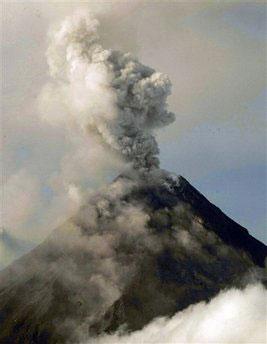 Mayon volcano spews ash anew in a mild eruption as viewed from Legazpi city in Albay province, 500 kilometers southeast of Manila, Philippines Tuesday Dec. 22, 2009.(AP Photo/Bullit Marquez)