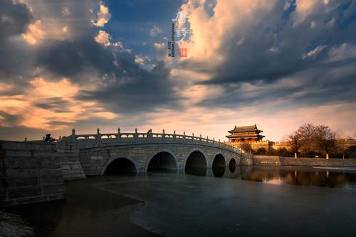 《云天下》。2016年1月，拍摄于河南商丘古城。苏唐诗 摄