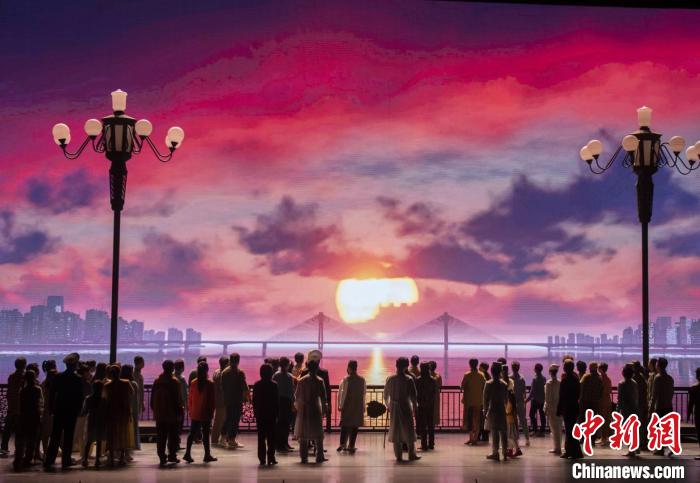 大型抗疫题材民族歌剧《天使日记》在武汉首演