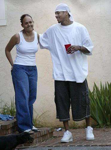 [组图]艾弗森与妻儿恩爱照 昔日情分今两散