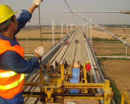 神朔线,侯西线及新建的太中银和黄韩侯铁路,南连包柳通道中的西康线