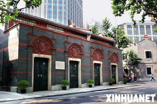 中共一大会址的外观是典型的上海石库门民居.