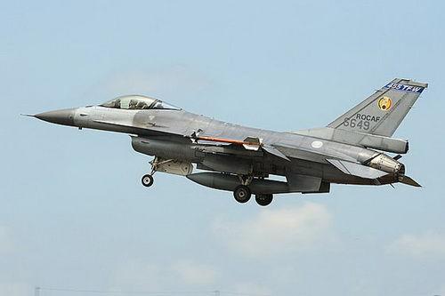 有一篇最新的长章,大概有两万字,特别提到了两岸空军最新的一个实力的