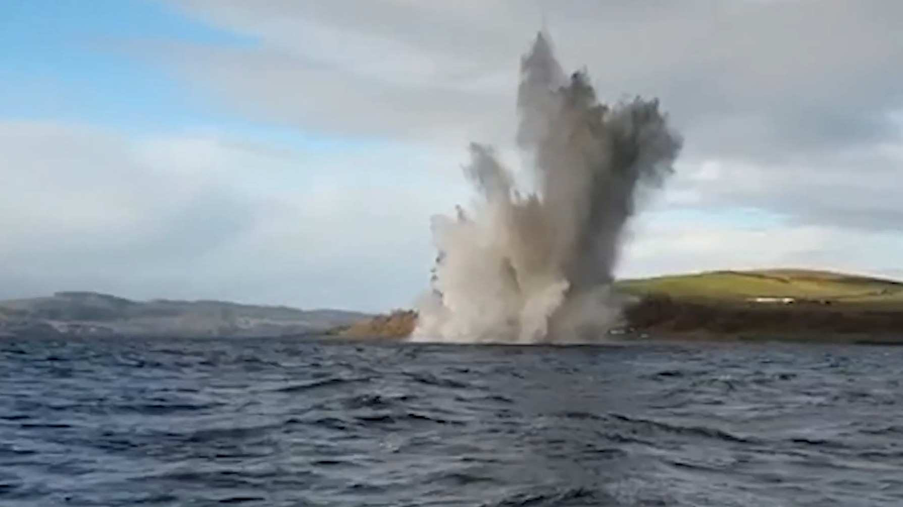 正在播放沉寂海底80年 二战时期水雷终被引爆