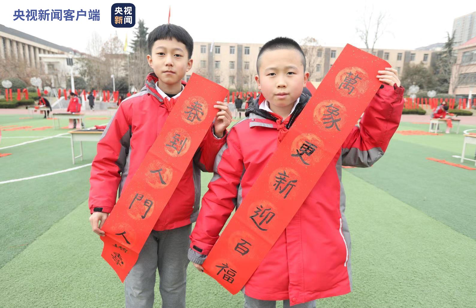 暖 陕西小学生连续3年写春联义卖只为帮助同龄人