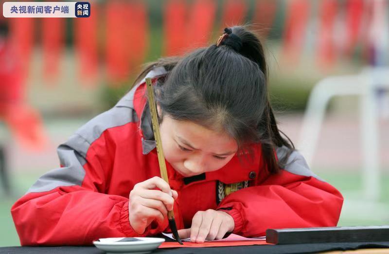 暖 陕西小学生连续3年写春联义卖只为帮助同龄人