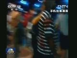 美国丹佛发生枪击事件 数十人死伤
