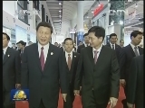 习近平参观博览会展馆