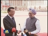 李克强出席辛格举行的欢迎仪式