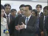 李克强与泰国总理英拉共同出席中国高铁展