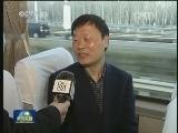 出席十二届全国人大二次会议的代表抵京