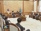 韩正会见韩国总统并出席平昌冬奥会开幕式