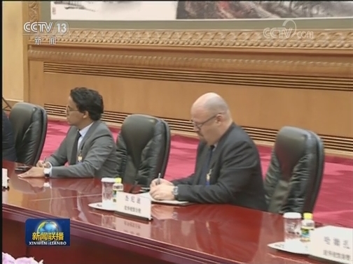 习近平会见阿尔及利亚总理