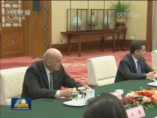 栗战书与乌兹别克斯坦最高会议立法院主席举行会谈