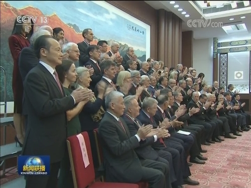 李克强会见2018年度中国政府友谊奖获奖外国专家