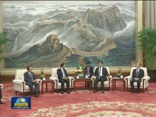 栗战书会见柬埔寨首相