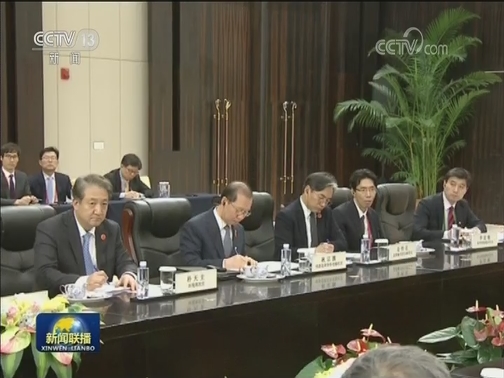 李克强会见韩国总理