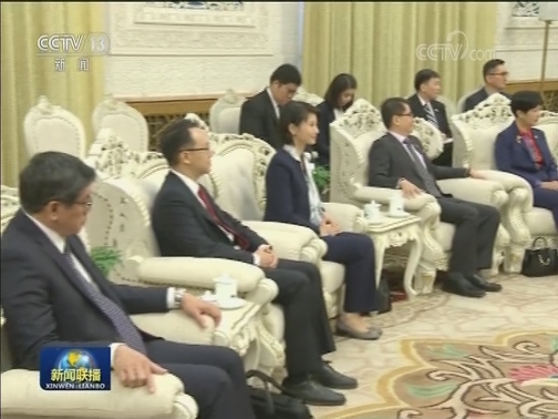 赵乐际会见新加坡副总理
