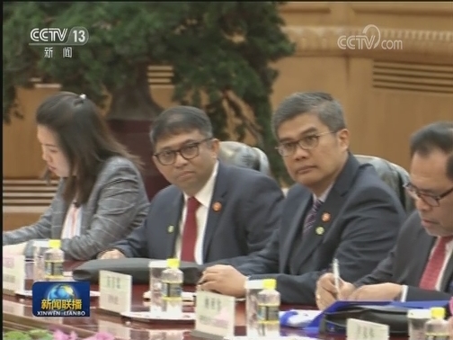 习近平会见印度尼西亚副总统