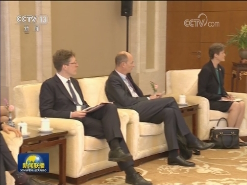 李克强会见英国首相特别代表 财政大臣