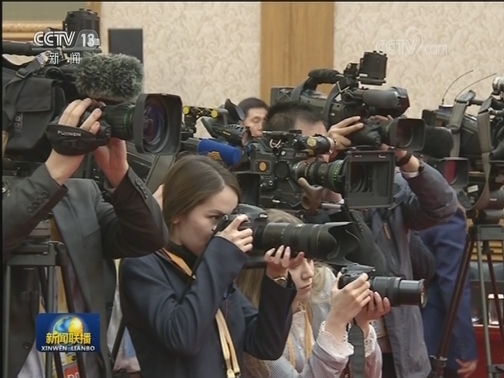 习近平会见哈萨克斯坦首任总统