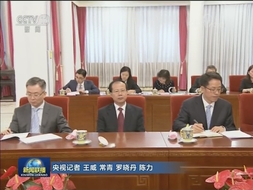 李克强会见贺一诚 颁发任命贺一诚为澳门特区第五任行政长官的国务院令